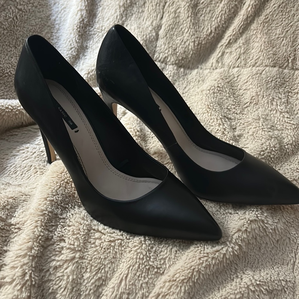 Zara Basic Black Pumps